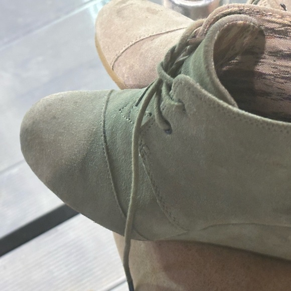 Super cute worn once toms with wedge - Picture 6 of 6